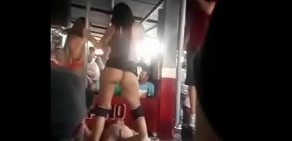 trendsTeniendo sexo sin condon con una puta en publico